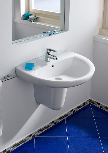 Раковина Roca Victoria 327391000 65 см Раковина Roca Victoria 327391000 65 см